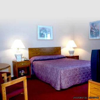 Budget Host Inn - Манистик Стая снимка